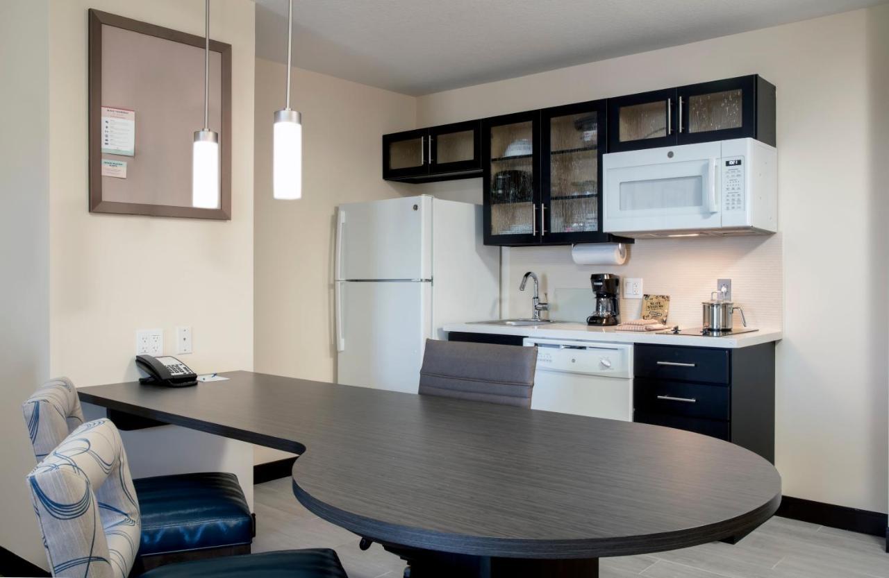Candlewood - Miami Exec Airport - Kendall By Ihg Hotel Country Walk