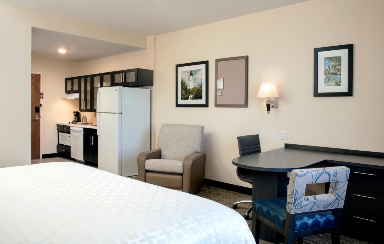 Candlewood - Miami Exec Airport - Kendall By Ihg Hotel Country Walk