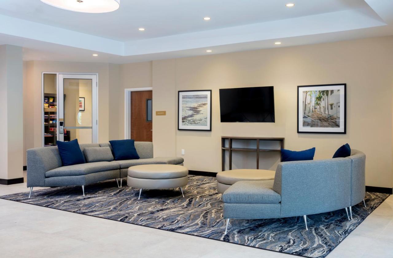 Candlewood - Miami Exec Airport - Kendall By Ihg Hotel Country Walk