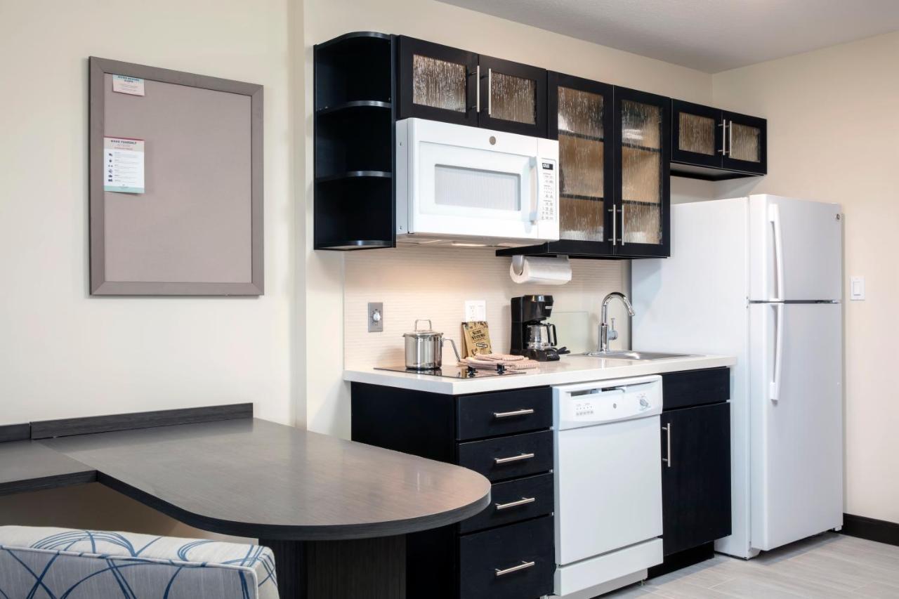 Candlewood - Miami Exec Airport - Kendall By Ihg Hotel Country Walk